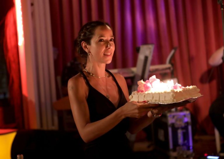 Olcay, Yeni Yaşına Bodrum’da Sahnede Girdi