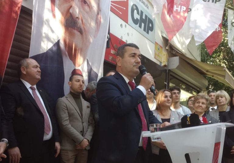 Miting Gibi Adaylık Açıklaması
