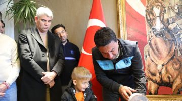 Mehmet Ege Harçlığını Depremzedelere Bağışladı