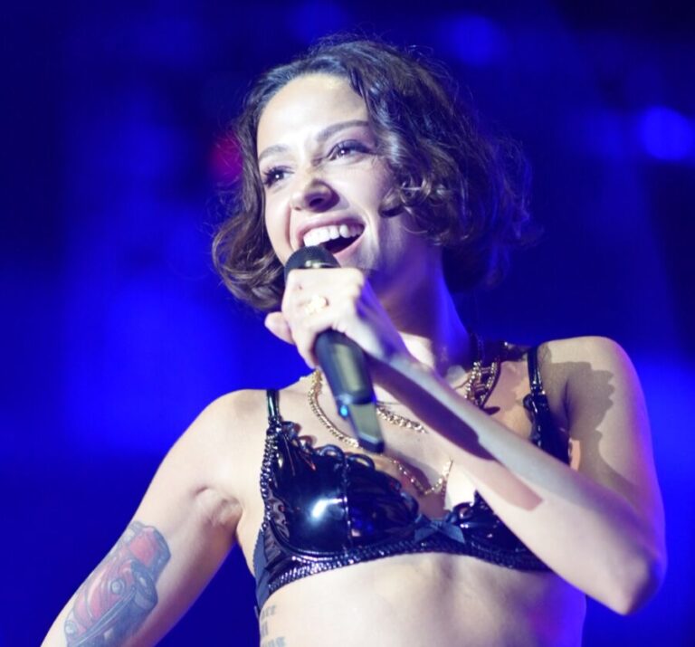 Zeynep Bastık’tan Boğaz’da Muhteşem Gece