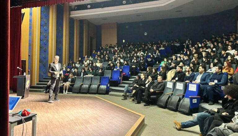 Eğitim Koçundan Bodrumlu Gençlere Rehberlik