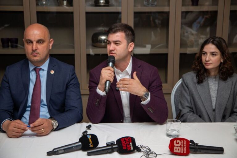 Mandalinci: Cumhurbaşkanı’nın Kapısını Aşındıracağız