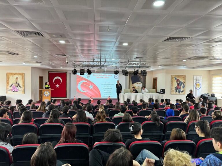 Lise Öğrencilerine Motorsiklet Eğitimi
