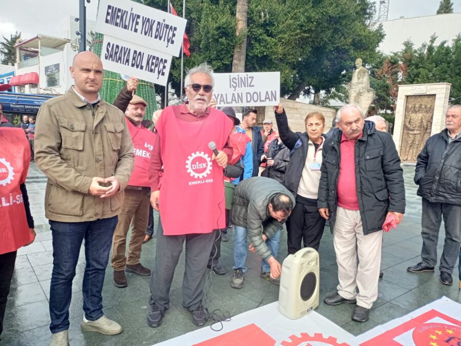 Bodrumlu Emekliler Meydanı Zapt Ettiler