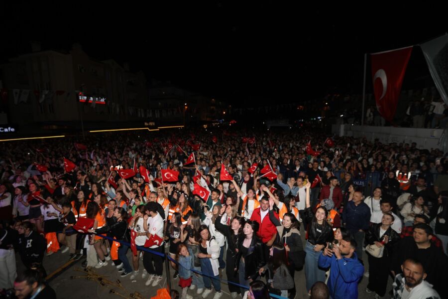 19 Mayıs Coşkusu Büyükşehir Konserleri ile Yaşandı