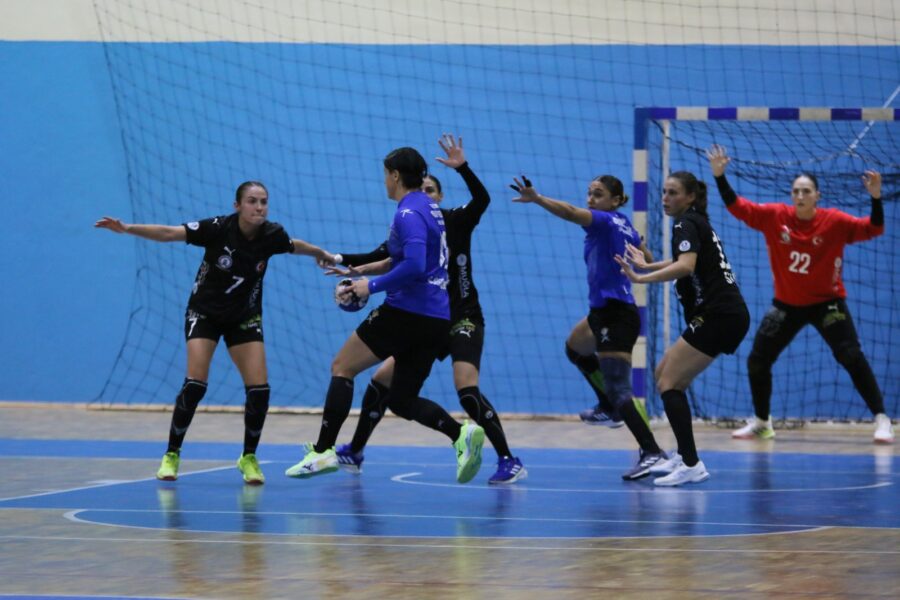 Armada Praxis Yalıkavakspor, Odunpazarı’nı devirdi: 37-32’lik galibiyet!