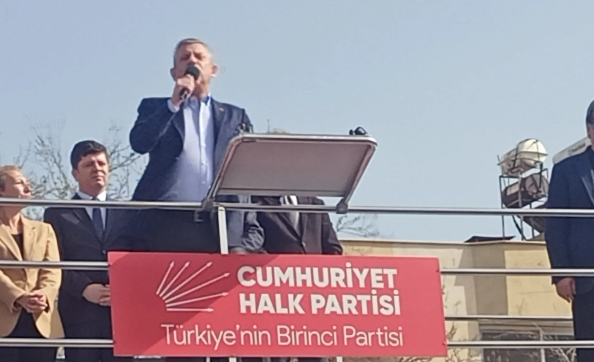 Milas’ta Tarihi Miting: Özgür Özel “Gemini” Hesabıyla Seçim Tarihini Açıkladı