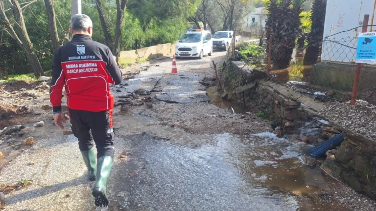 Belediye Ekiplerinden Şiddetli Yağışlara Karşı Yoğun Mesai