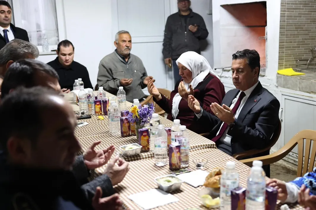 Ahmet Aras Şehit Eşi Saniye Kara’nın Sofrasında