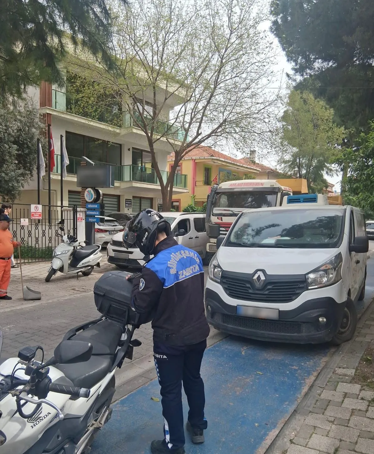 Kaldırıma Park Eden Araçlara İdari Yaptırım