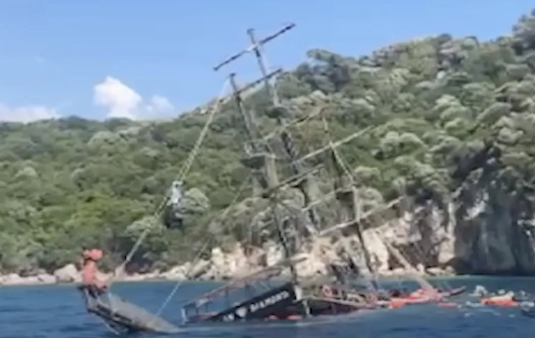 Marmaris’te Faciadan Dönüldü: Su Alan Tur Teknesindeki 148 Kişi Operasyonla Kurtarıldı