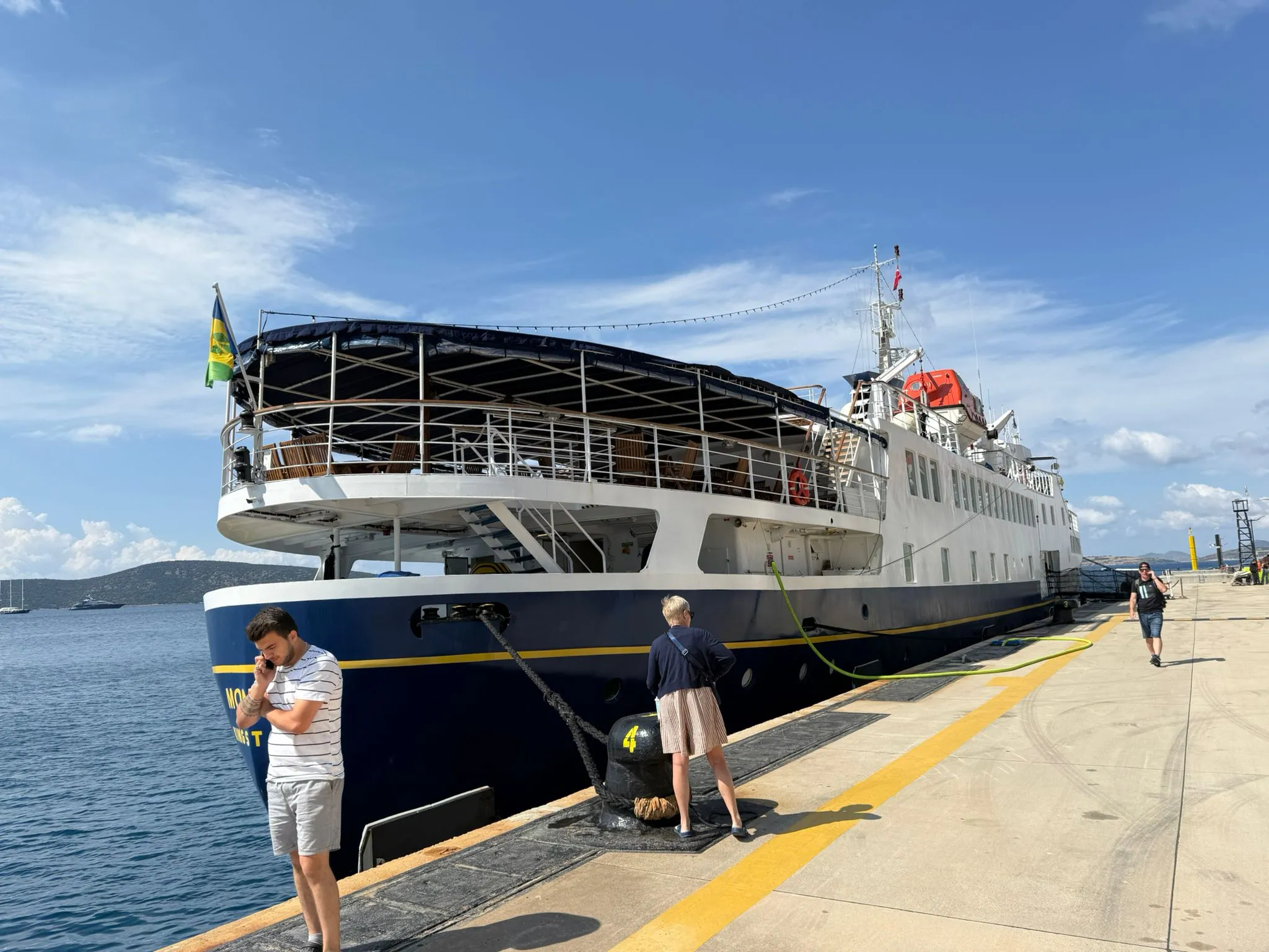 Bodrum’a Çifte Kruvaziyer Ziyareti: Scarlet Lady ve Monet İlk Kez Limana Yanaştı