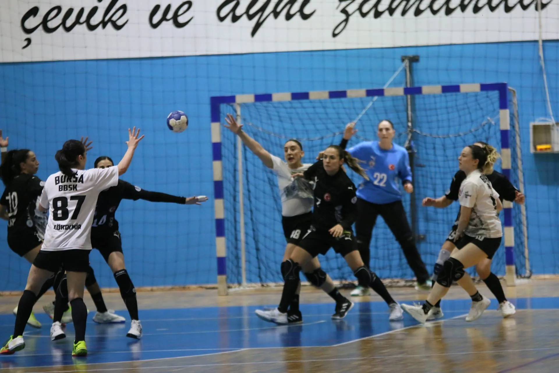 Denizin Kızları Lider Bursa’yı Bodrum’da Devirdi: 29-24’lük Büyük Galibiyet