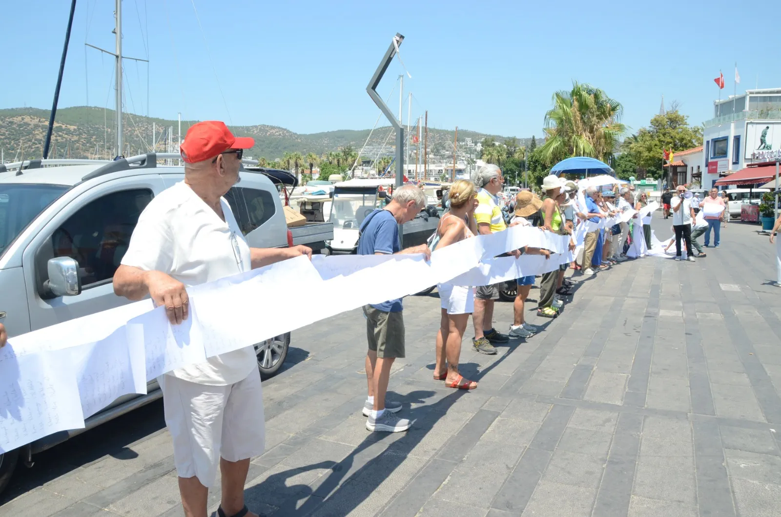 Bodrum’dan Demokrasi Çığlığı: 31 Bin 500 İmzalı İnsan Zinciri