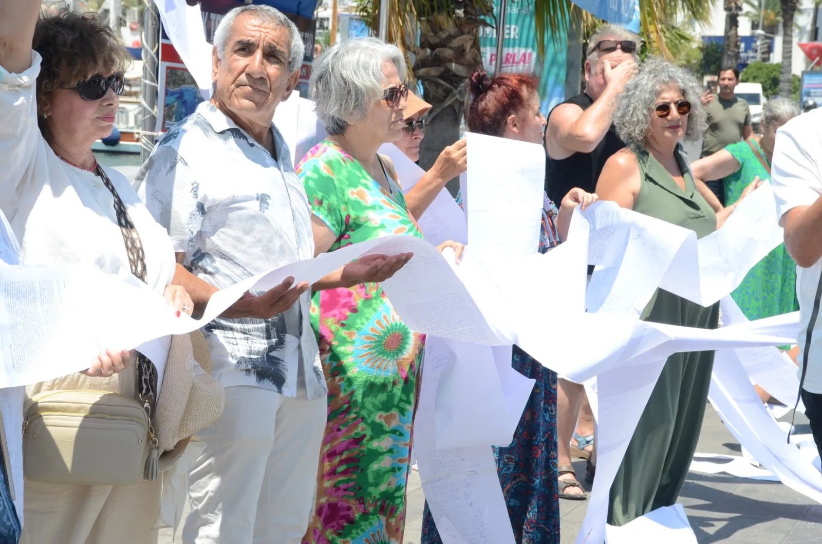 Bodrum'dan Demokrasi Çığlığı: 31 Bin 500 İmzalı İnsan Zinciri 1 bodrum butlan imza2
