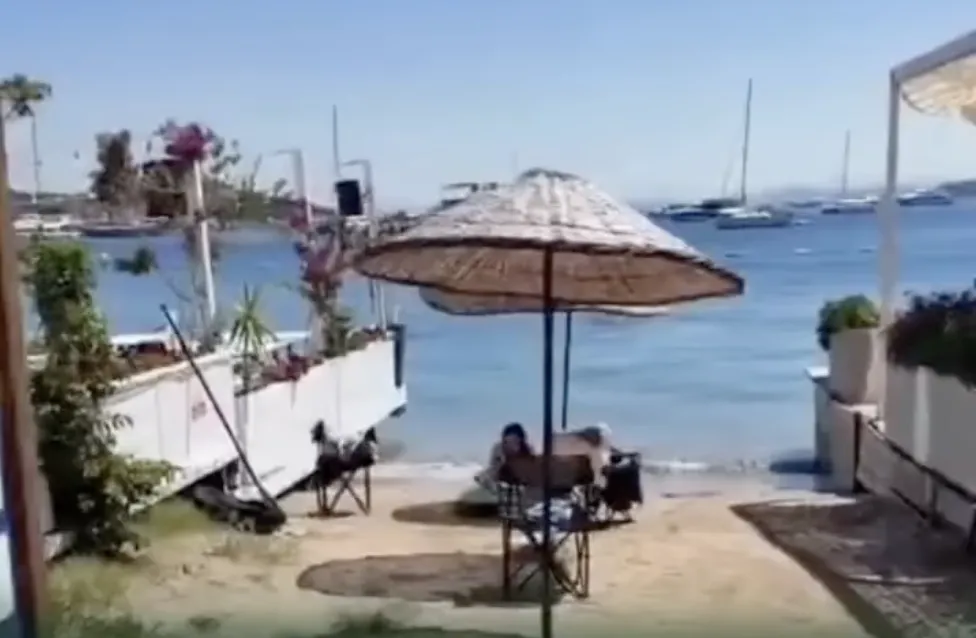 Türkbükü’nde Gündem Olan ‘3 Adımlık’ Halk Plajına Belediyeden Yanıt Geldi
