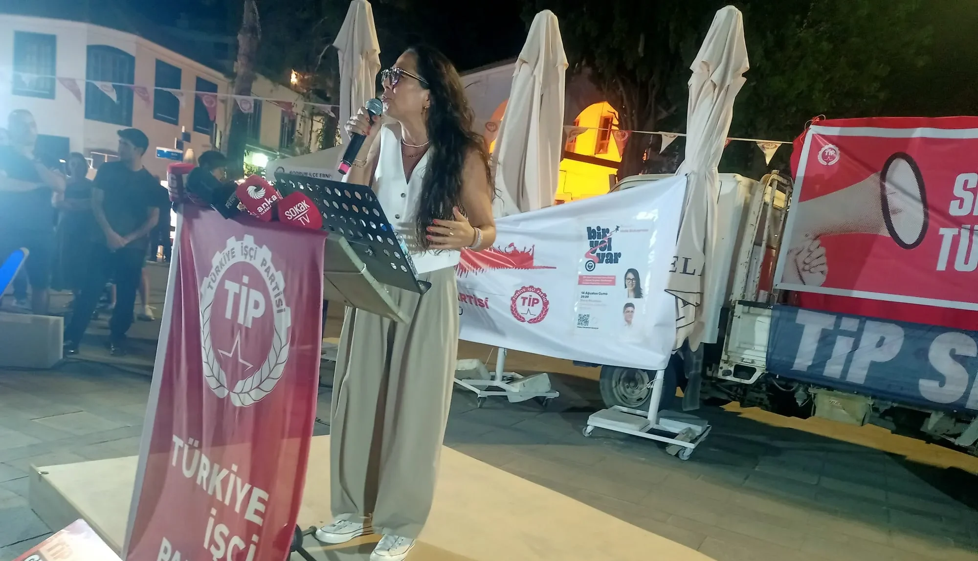 Sera Kadıgil Bodrum’dan İktidara Yüklendi: “Kendi Denizimize Giremiyor, Suyumuzu İçemiyor, Bu Kentte Barınamıyoruz!”