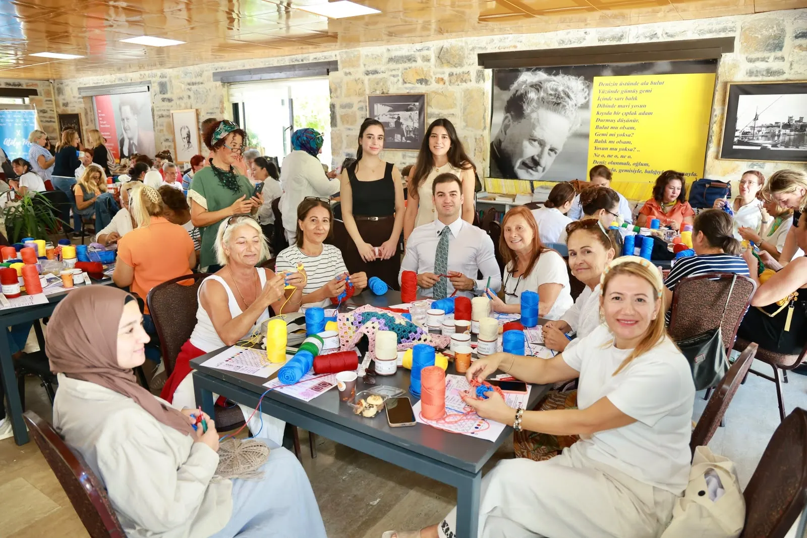 Turgutreis Sevgi Yolu’na Kadın Eli Değiyor: Dev Örgü Gölgelik Projesi Bodrum’da Başladı