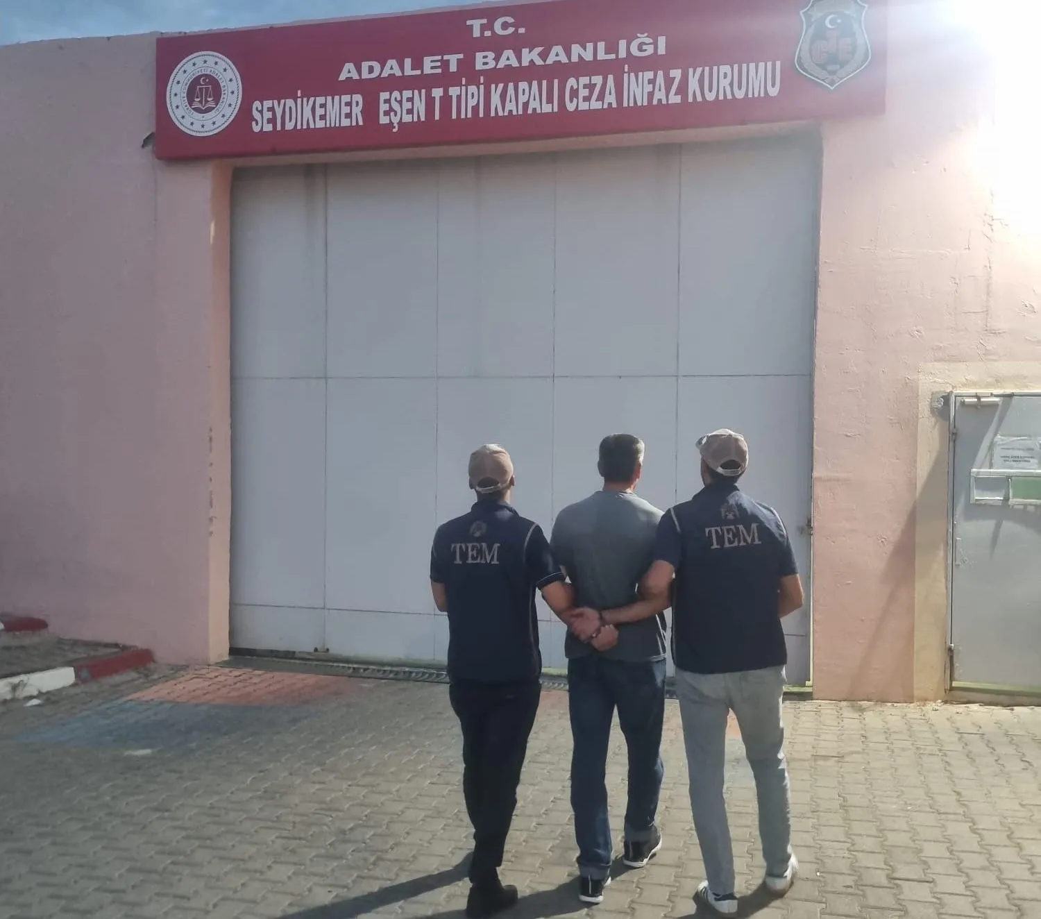 Muğla’da FETÖ Firarilerine Darbe: Muhafız Alayı Eski Komandosu ve İhraç Polis Yakalandı