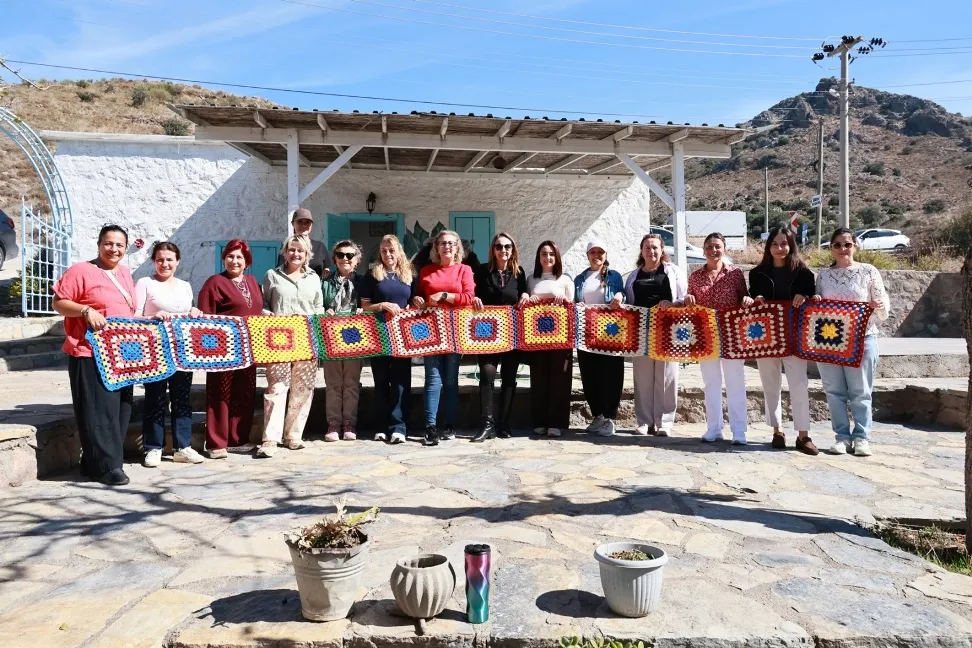 Bodrumlu Kadinlar Sokak Icin Oruyor 1.400 Motiften 53 Metre Golgelik Elde Edildi 13